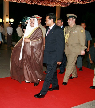 Saman Sarathchandra with His Highness Kuwait's Prime Minister Sheikh Nasser Al-Mohammed Al-Ahmad Al-Jaber Al-Sabah 