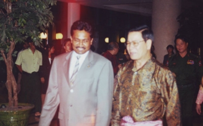 “Unforgettable days of my life” Saman Sarathchandra greets and welcomes Prime Minister of the Union of Myanmar General Khin Nyunt (2004)