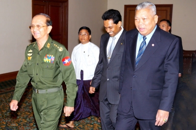 Saman Sarathchandra accompanies the Thai Prime Minister Samak Sundaravej and Prime Minister of the Union of Myanmar General Thein Sein