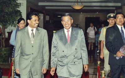 EVERYDAY HAS ITS WONDERS, SOME DAYS ARE UNFORGETTABLE! Hotel General Manager Saman Sarathchandra with Cambodian Prime Minister Samdech Hun Sen