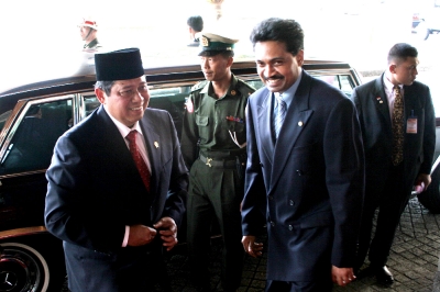 Saman Sarathchandra welcomes the President of the Republic of Indonesia H.E. Susilo Bambang Yudhoyono