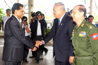 Saman Sarathchandra welcomes thai Prime Minister Samak Sundaravej and Prime Minister of the Union of Myanmar General Thein Sein (2008)