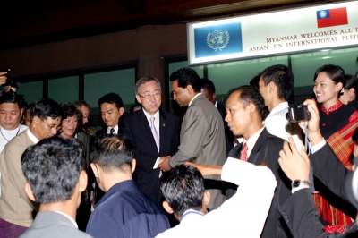 Saman Sarathchandra greets Ban Ki Moon